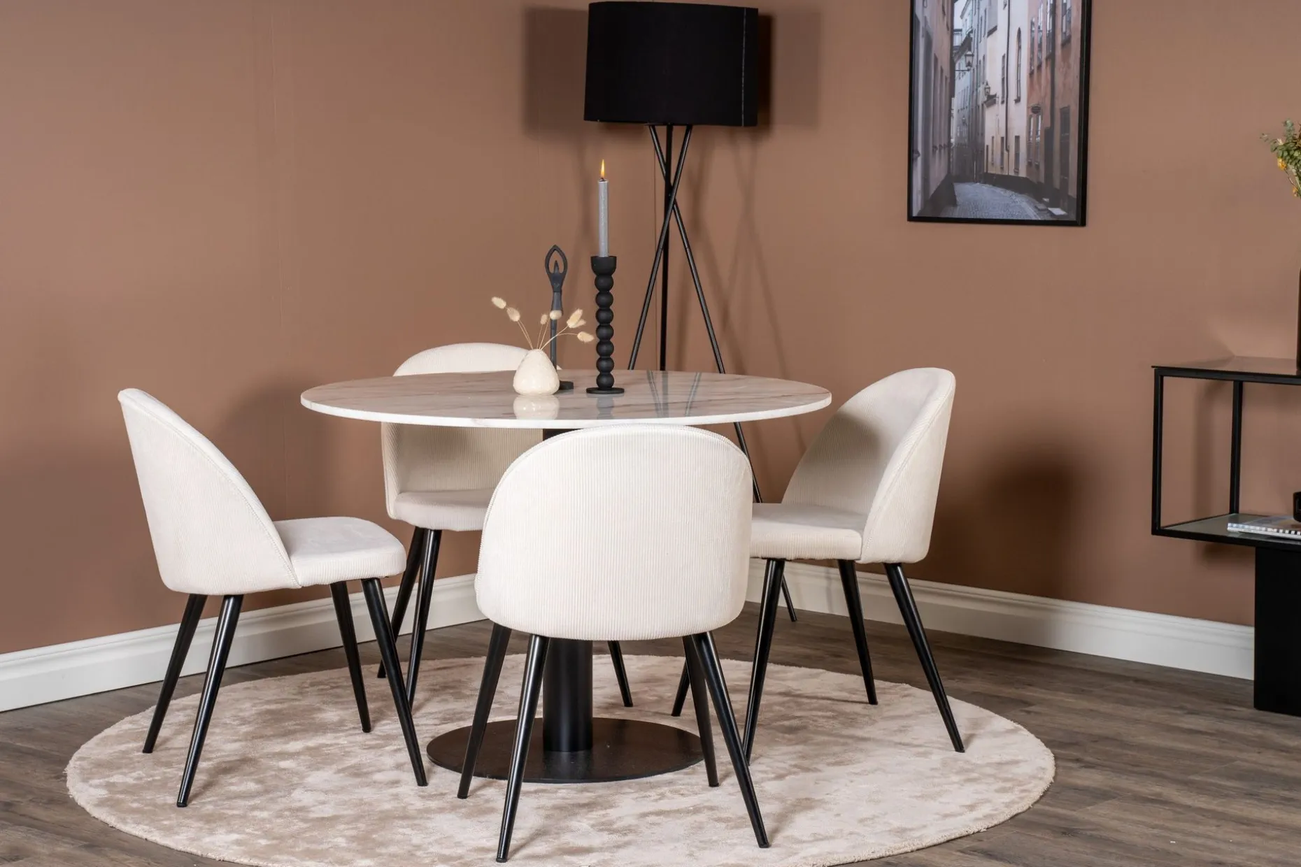 Admira Spisegruppe 106 cm Rundt Marmorbord med 4 Valera Spisestoler