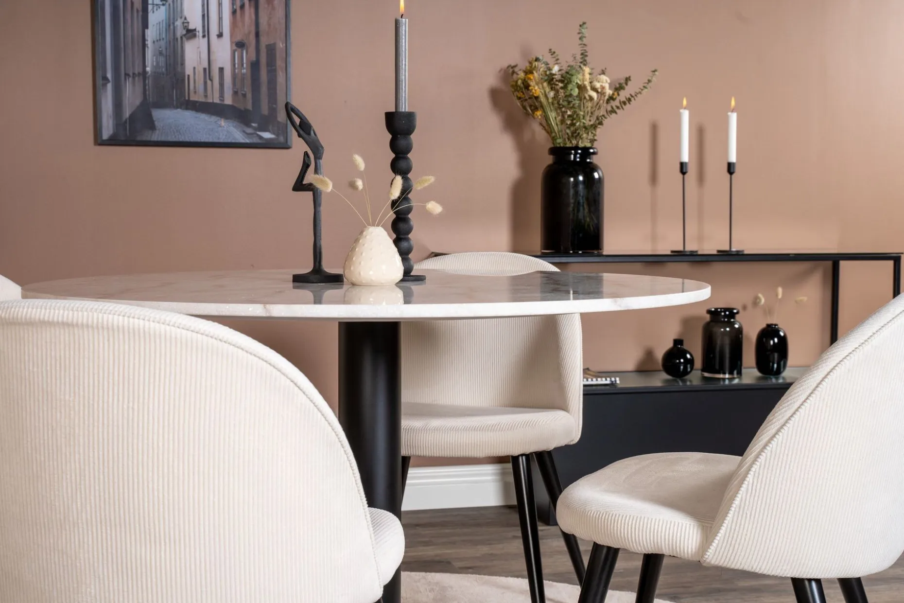 Admira Spisegruppe 106 cm Rundt Marmorbord med 4 Valera Spisestoler