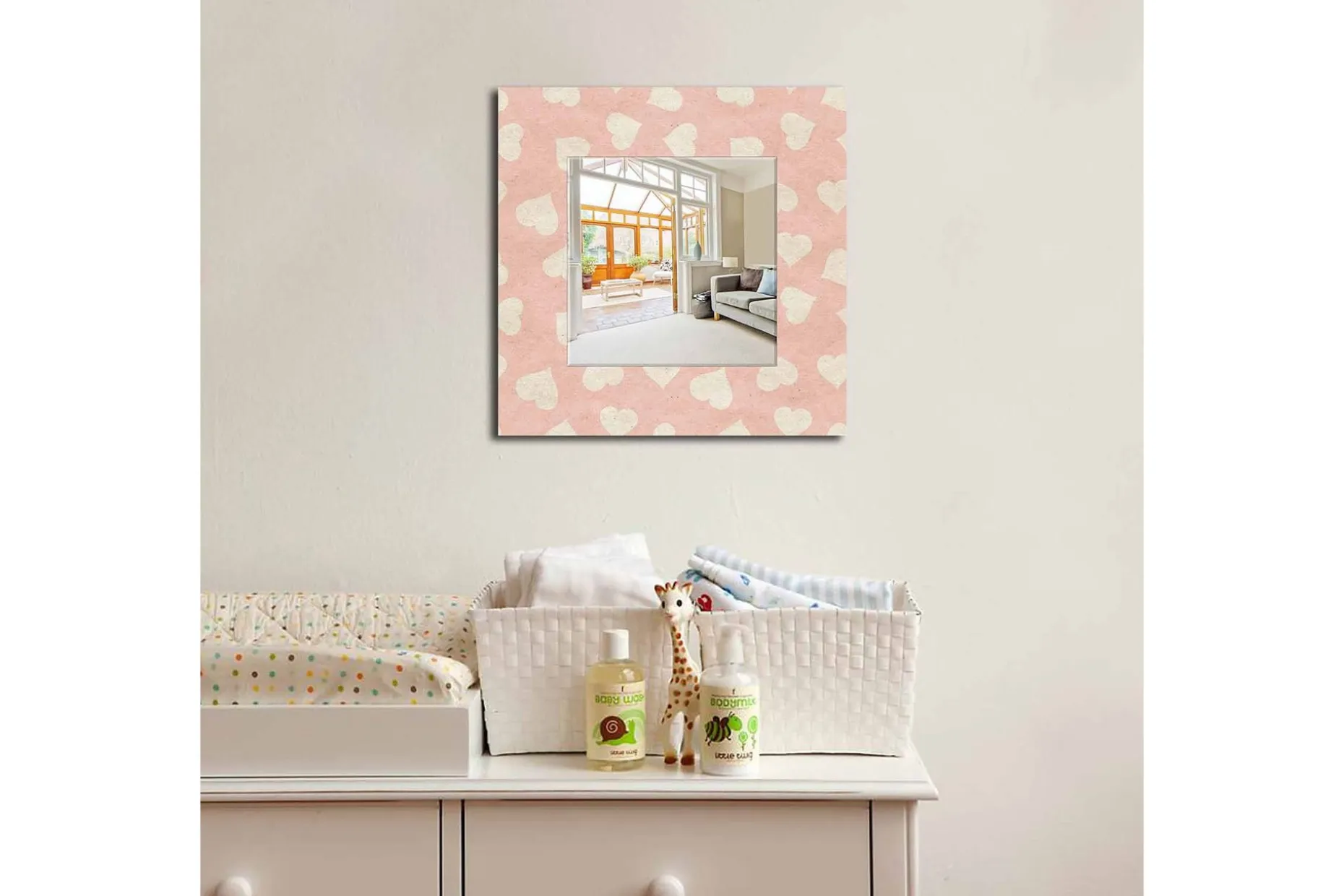 Armavir Dekorativt speil 50x50 cm Love