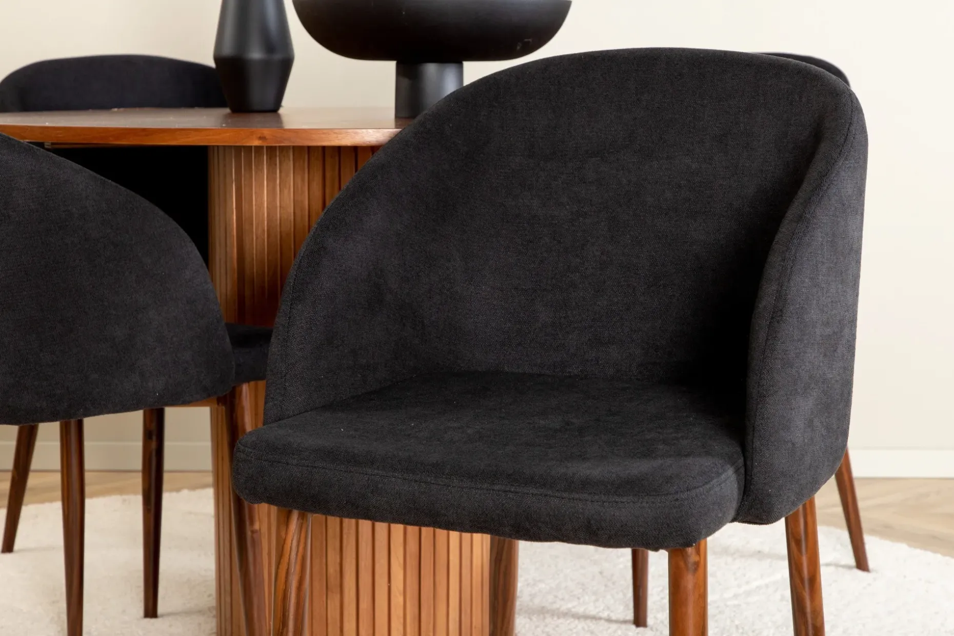 Bianca Spisegruppe 110 cm Rund med 4 Arch Stoler