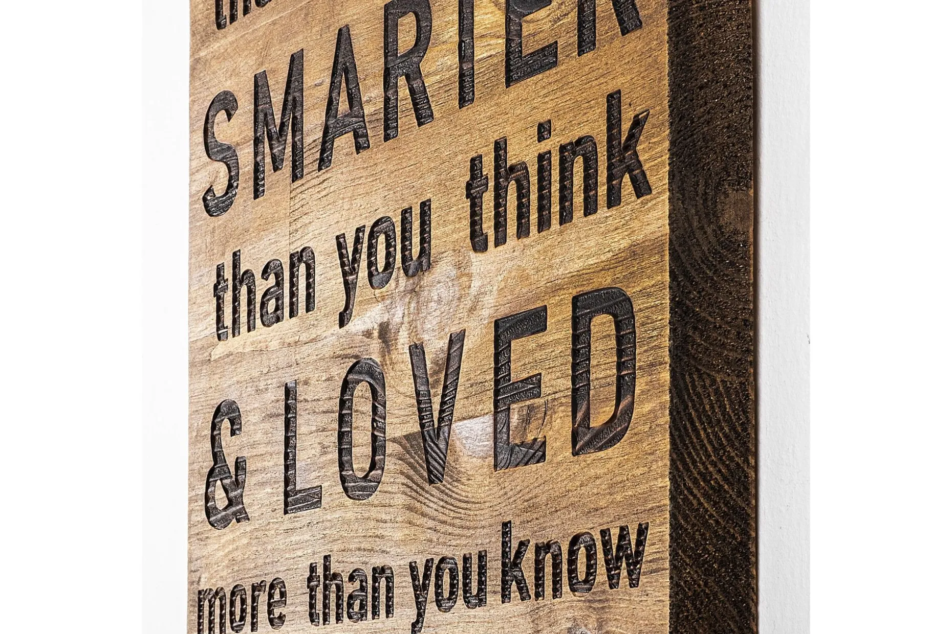 Braver Stronger Smarter Loved Veggdekor