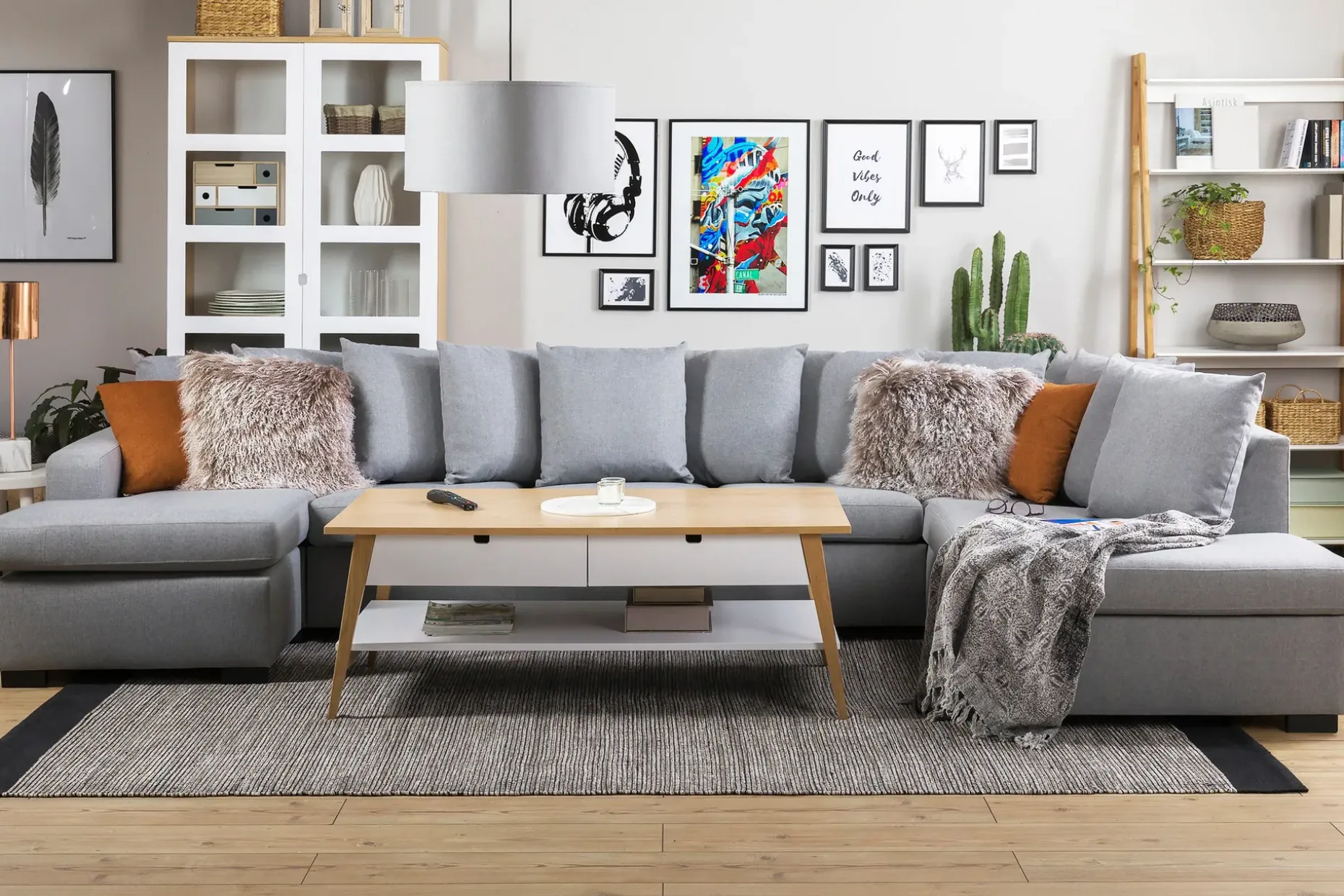 Crazy 5-seters Høyrevendt U-formet X-Large Sofa med Divan og Sjeselong i Stoff inkl. Pynteputer
