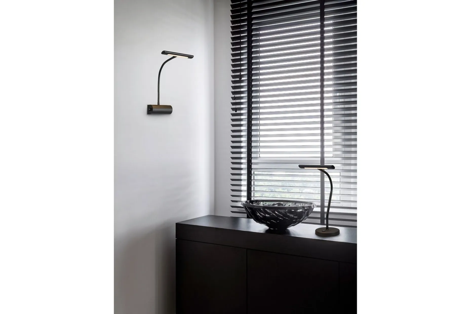 Curtis LED-Bordlampe Mattsvart