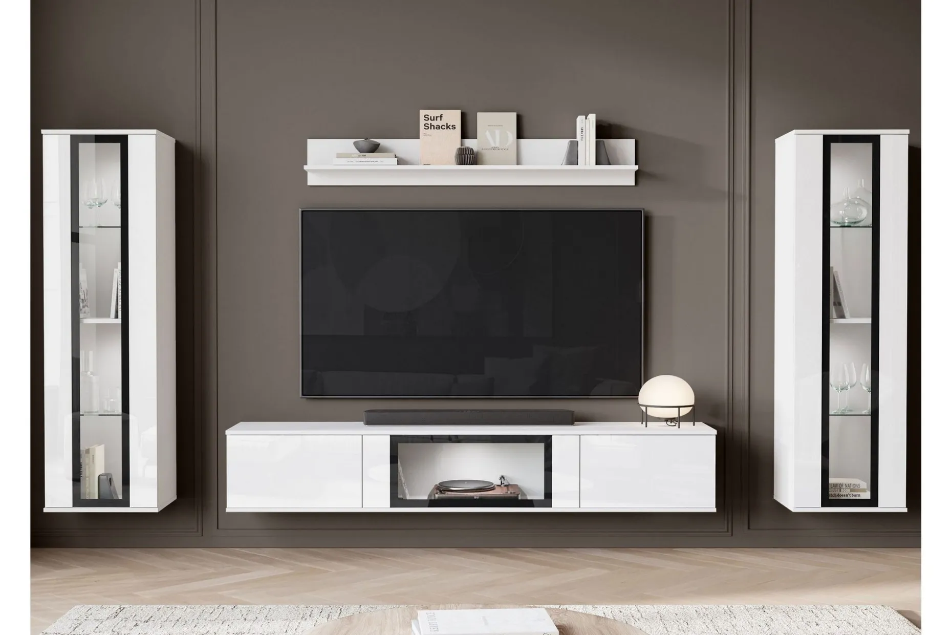 Gammelt Tv-Møbelsett