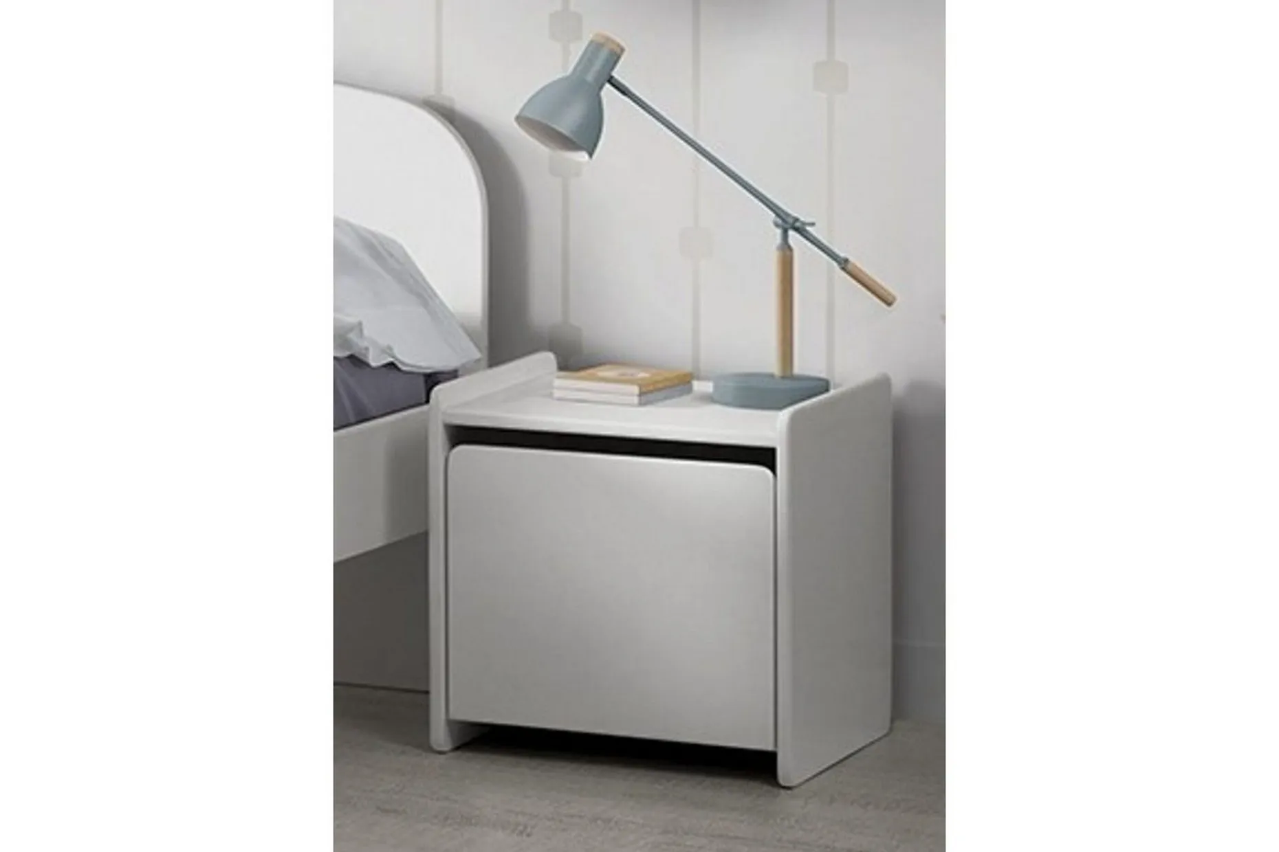 Garderobe med seng nattbord skrivebord bokhylle Kiddy