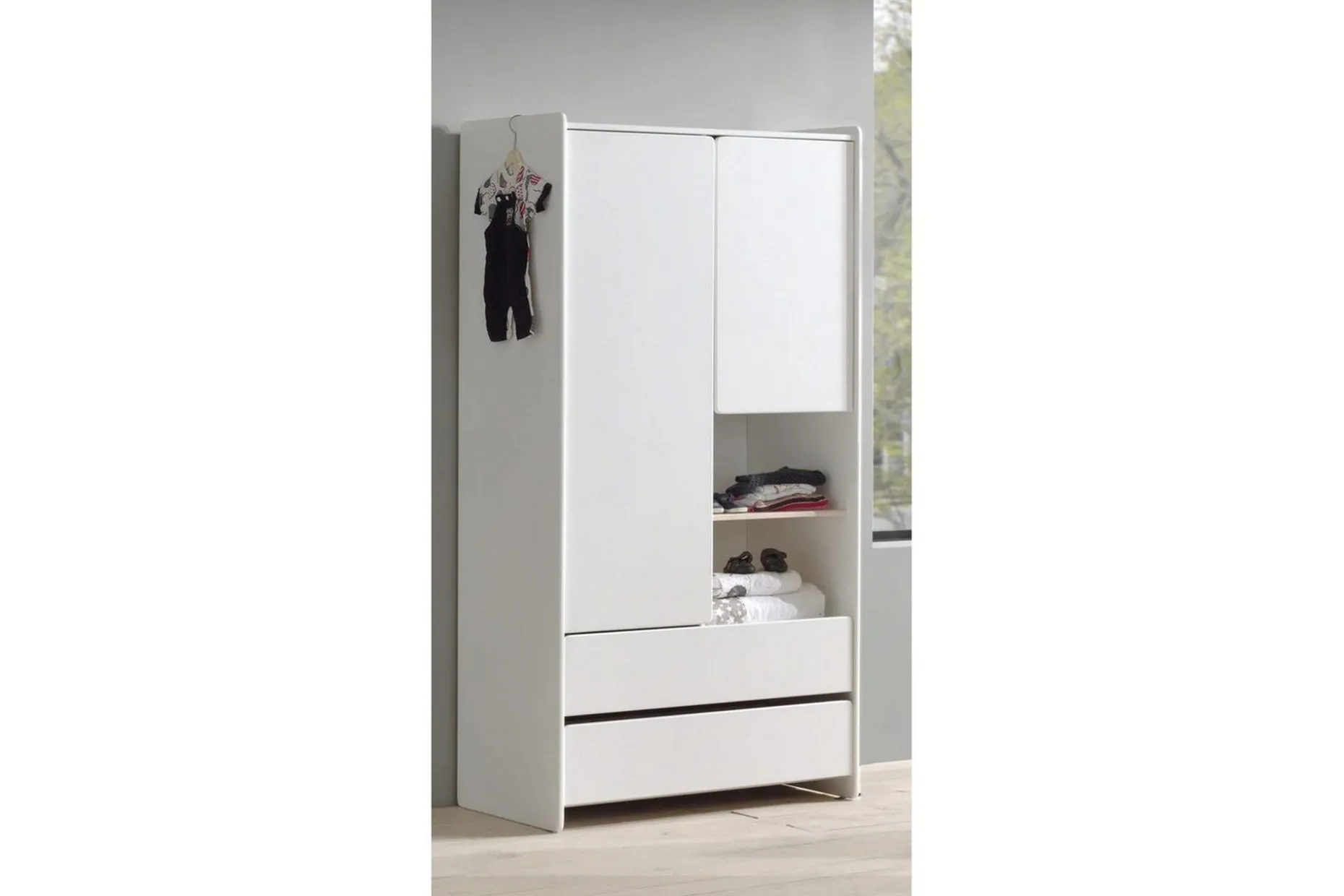 Garderobe med seng nattbord skrivebord Kiddy