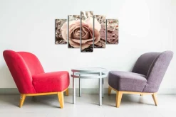 Lerretsbilde i 5 deler 82x50 cm - Vakker rose i myke toner med en bok og dekorative perler i bakgrunnen