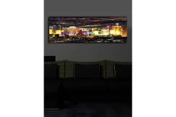 Lerretsbilde med LED-belysning 30x90 cm - Bro over et rolig vann med bylys i bakgrunnen