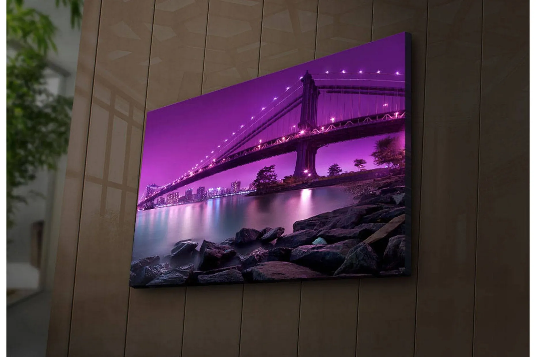 Lerretsbilde med LED-belysning 45x70 cm - Lys lilla bro som spenner over en rolig vannoverflate