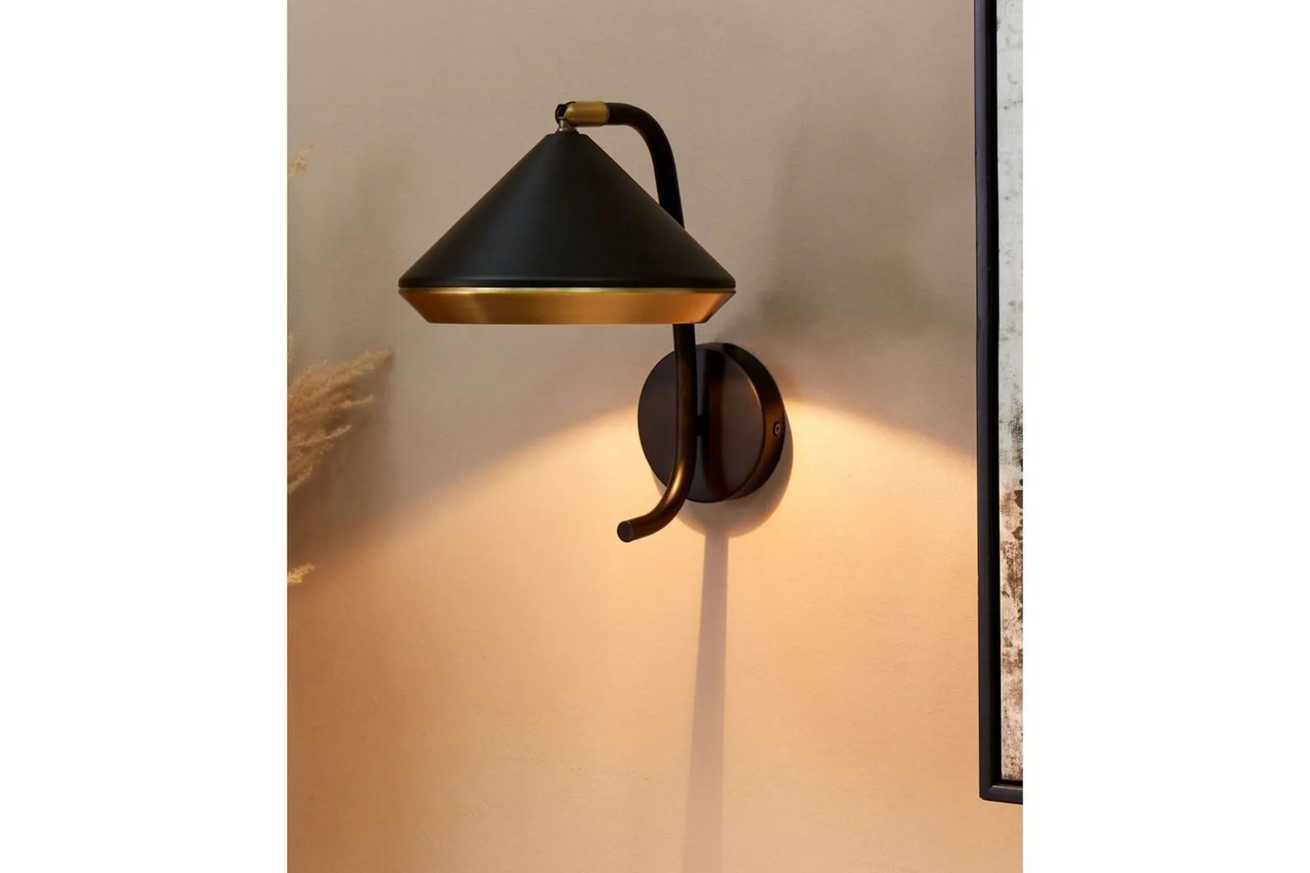 Methana Vegglampe G9