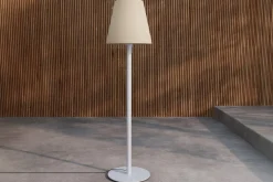 Moris gulvlampe utendørs
