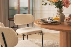 Noira Spisebord 120 cm Valnøtt Rundt med 4 Gemmiano Spisestoler