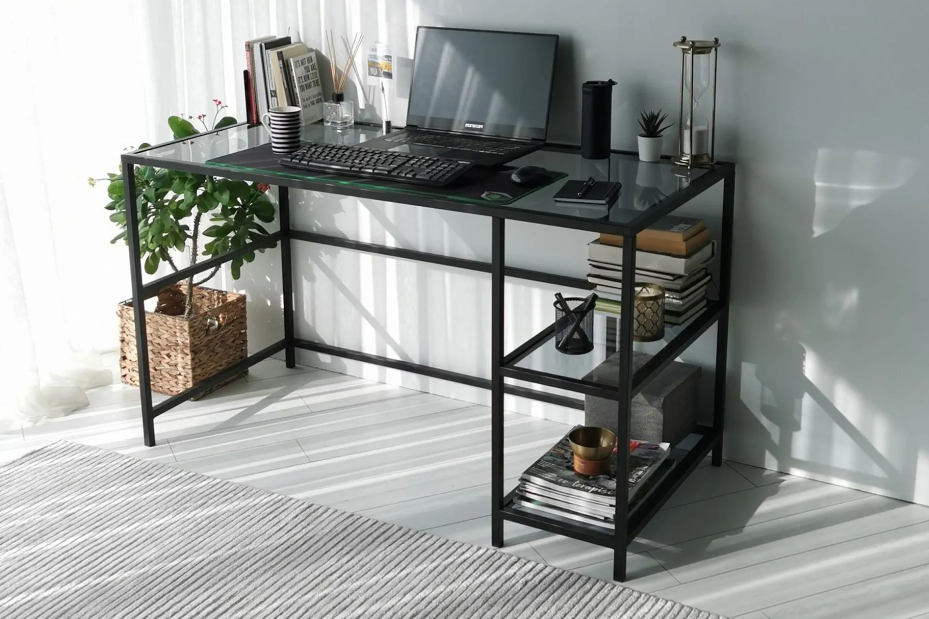 Sabani Skrivebord 130 cm med Oppbevaring 2 Hyller
