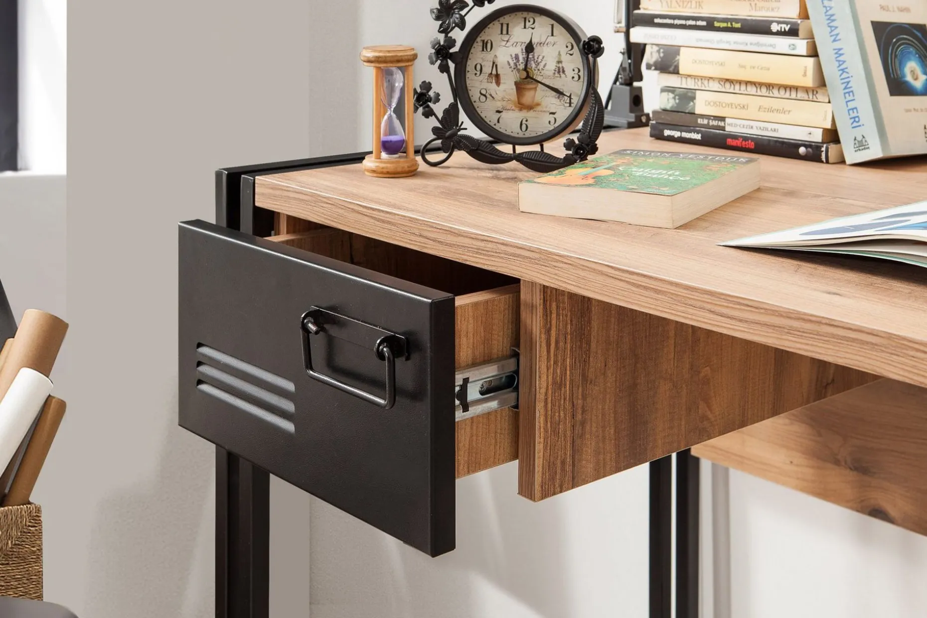 Sapphira Skrivebord 139 cm med Oppbevaring 2 Skuffer