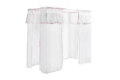 Seng med lamellbunn nattbord garderobe tekstilsett Amori Hvit