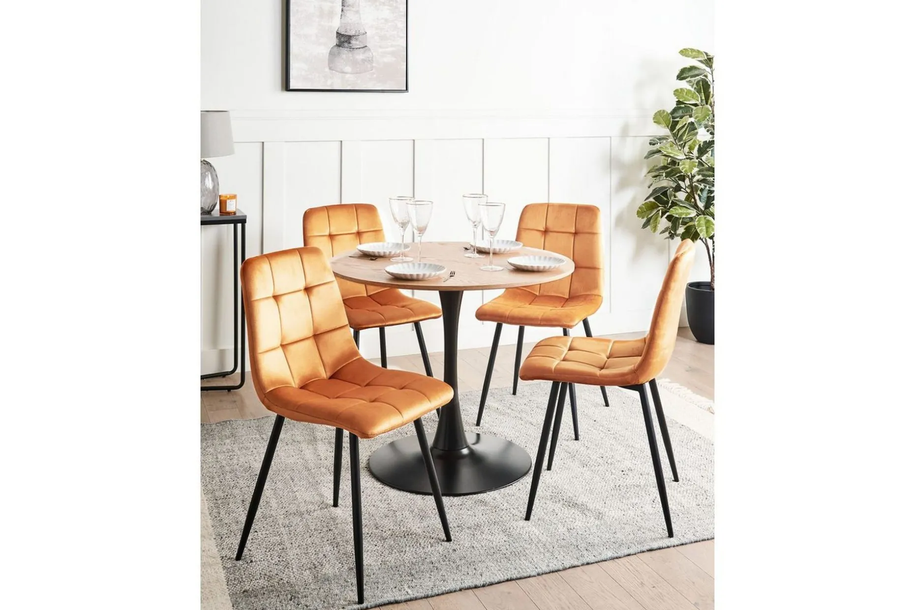 Sett med 4 spisestuestoler Powell