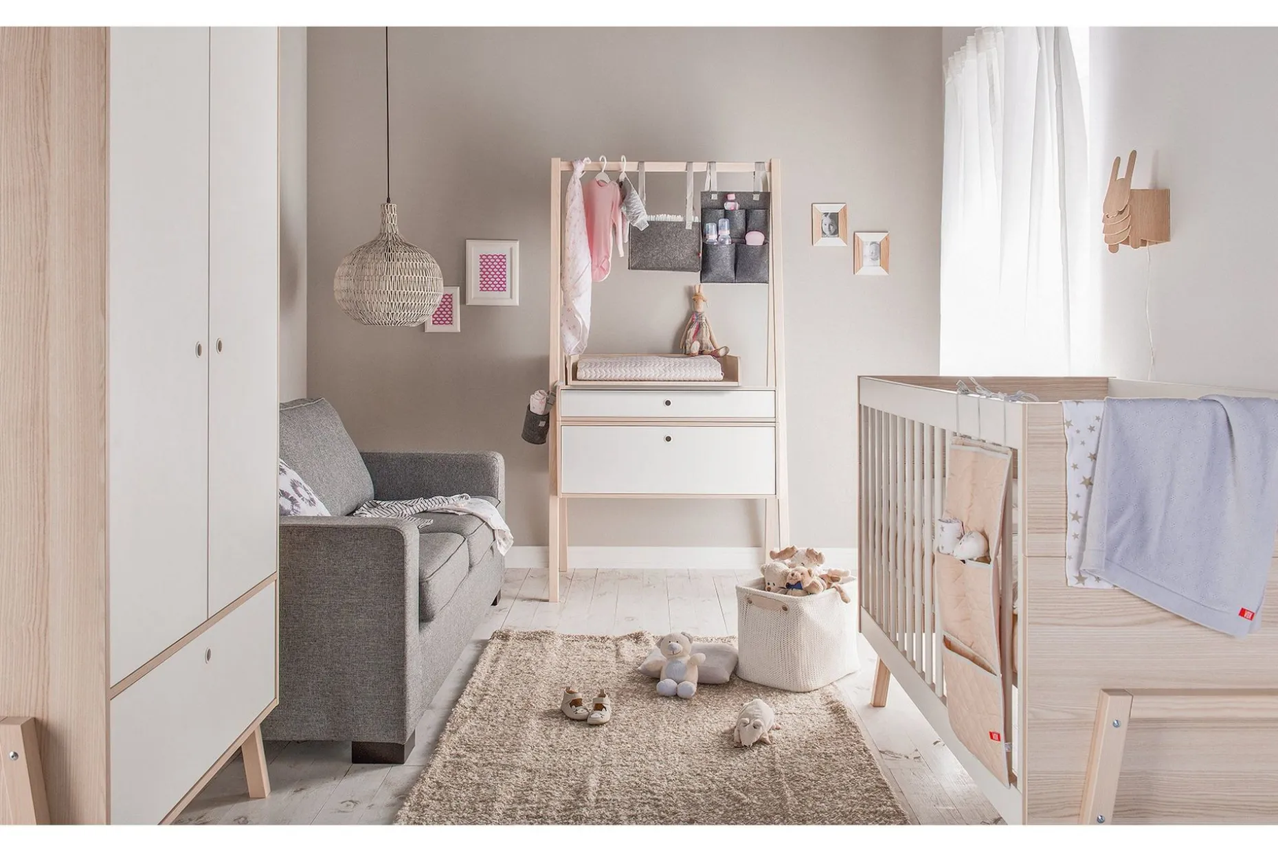Spot Garderobe Tre / Natur / Hvit