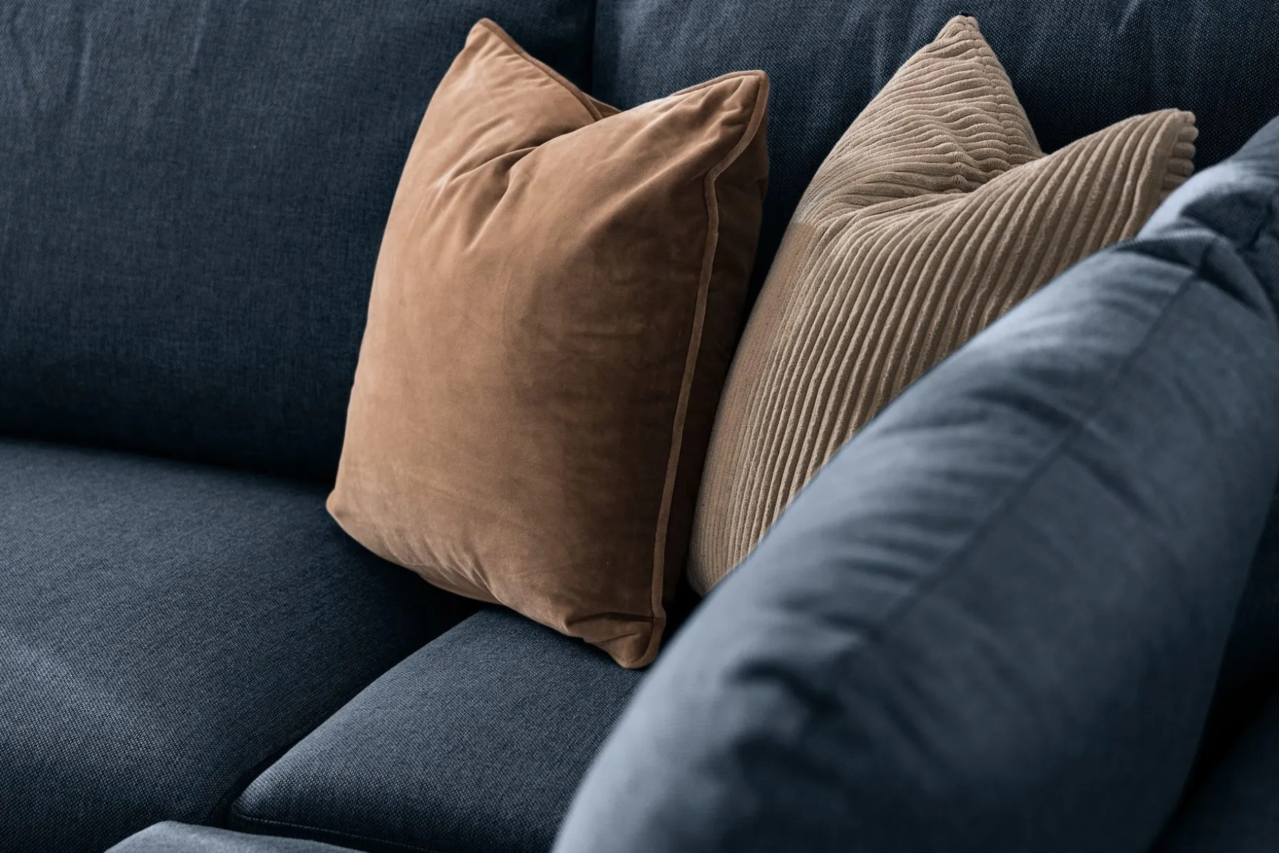 Trend 4-seters Høyrevendt U-formet Sofa med Divan og Sjeselong i Stoff