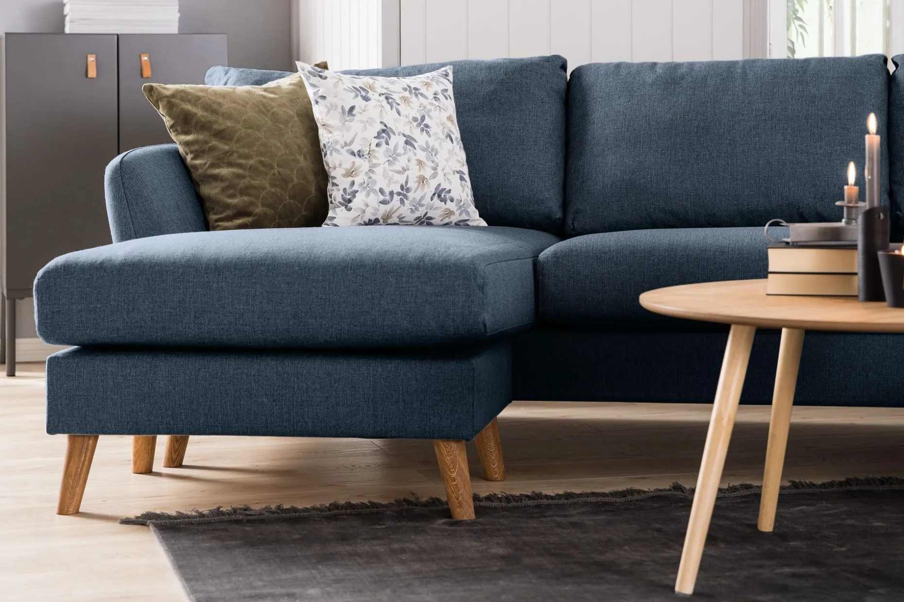 Trend 4-seters Høyrevendt U-formet Sofa med Divan og Sjeselong i Stoff