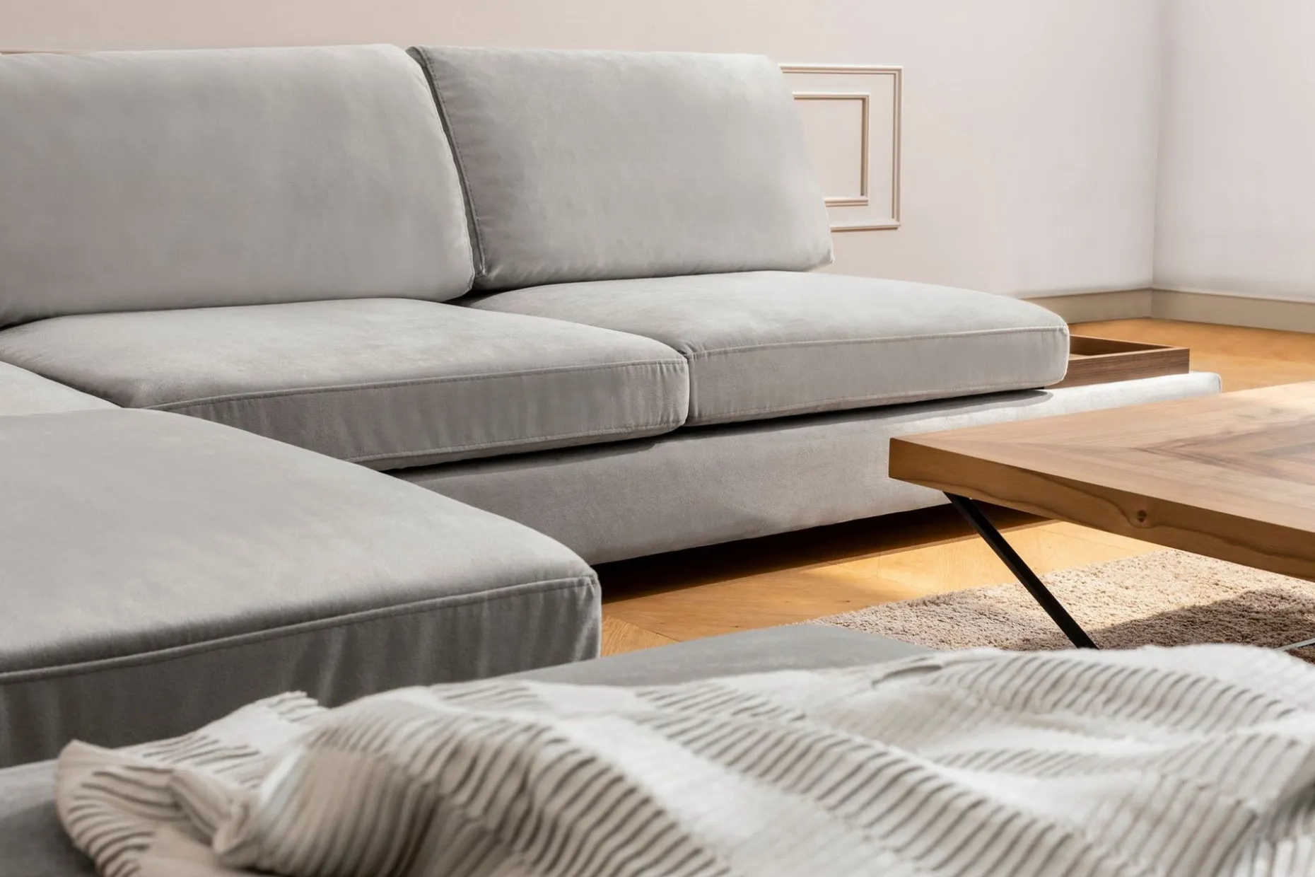 Tulima Sofa med Sjeselong m Krakk Venstre