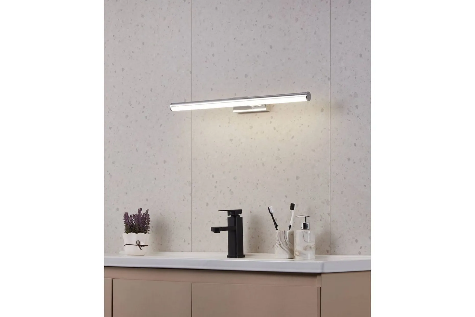 Vegglampe Eglo Vadumi 600 mm