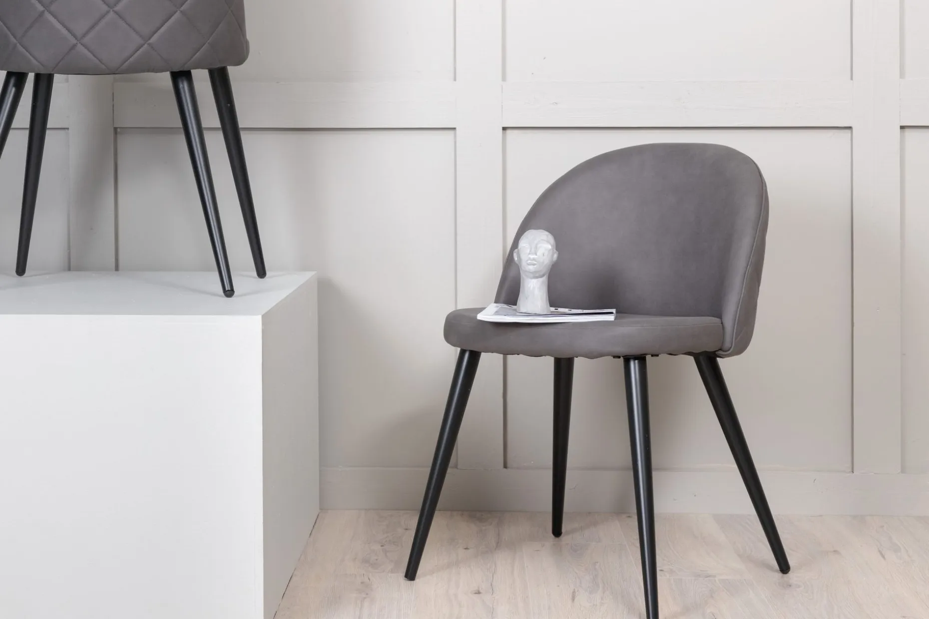 Velvet Stitches Spisestol