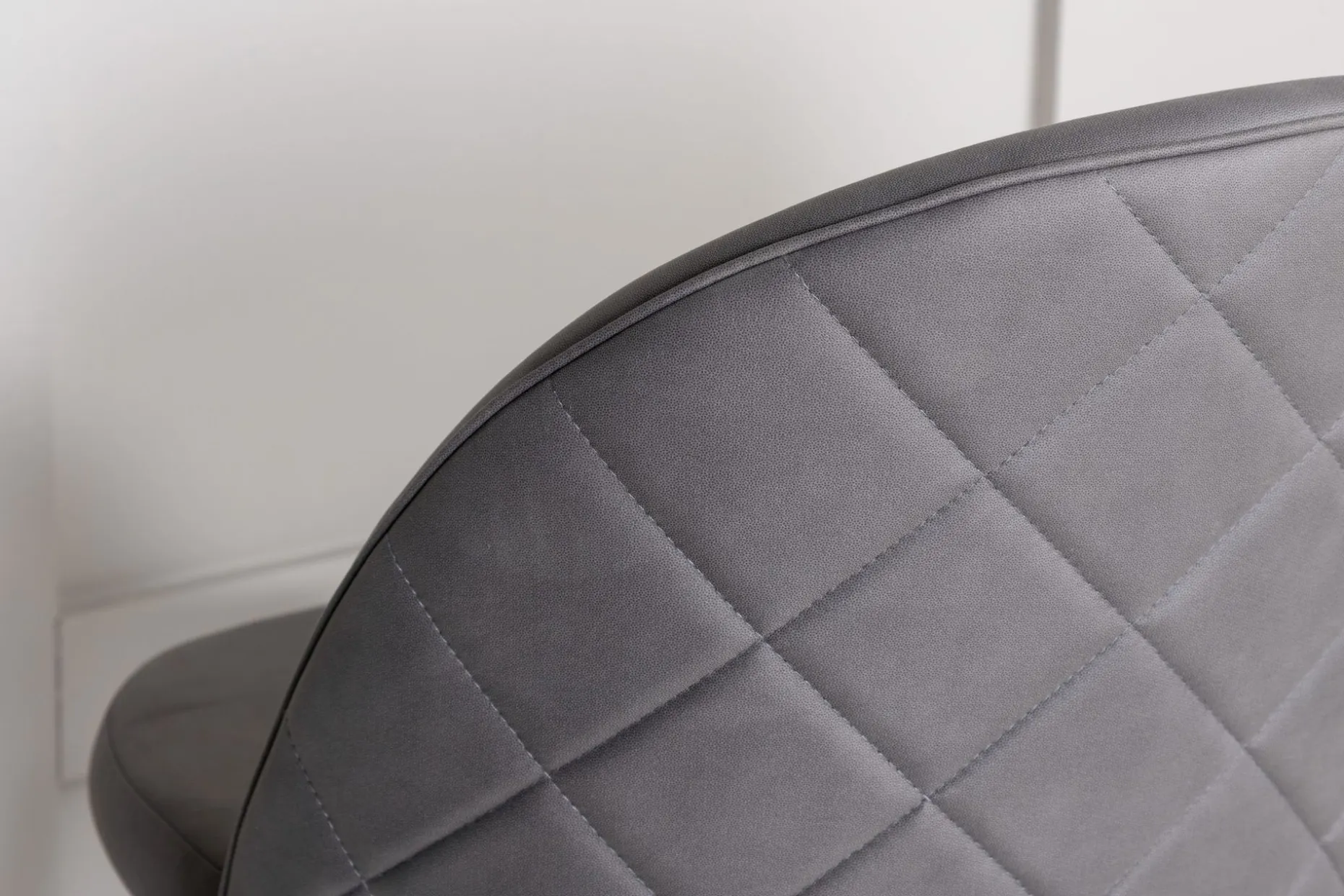 Velvet Stitches Spisestol