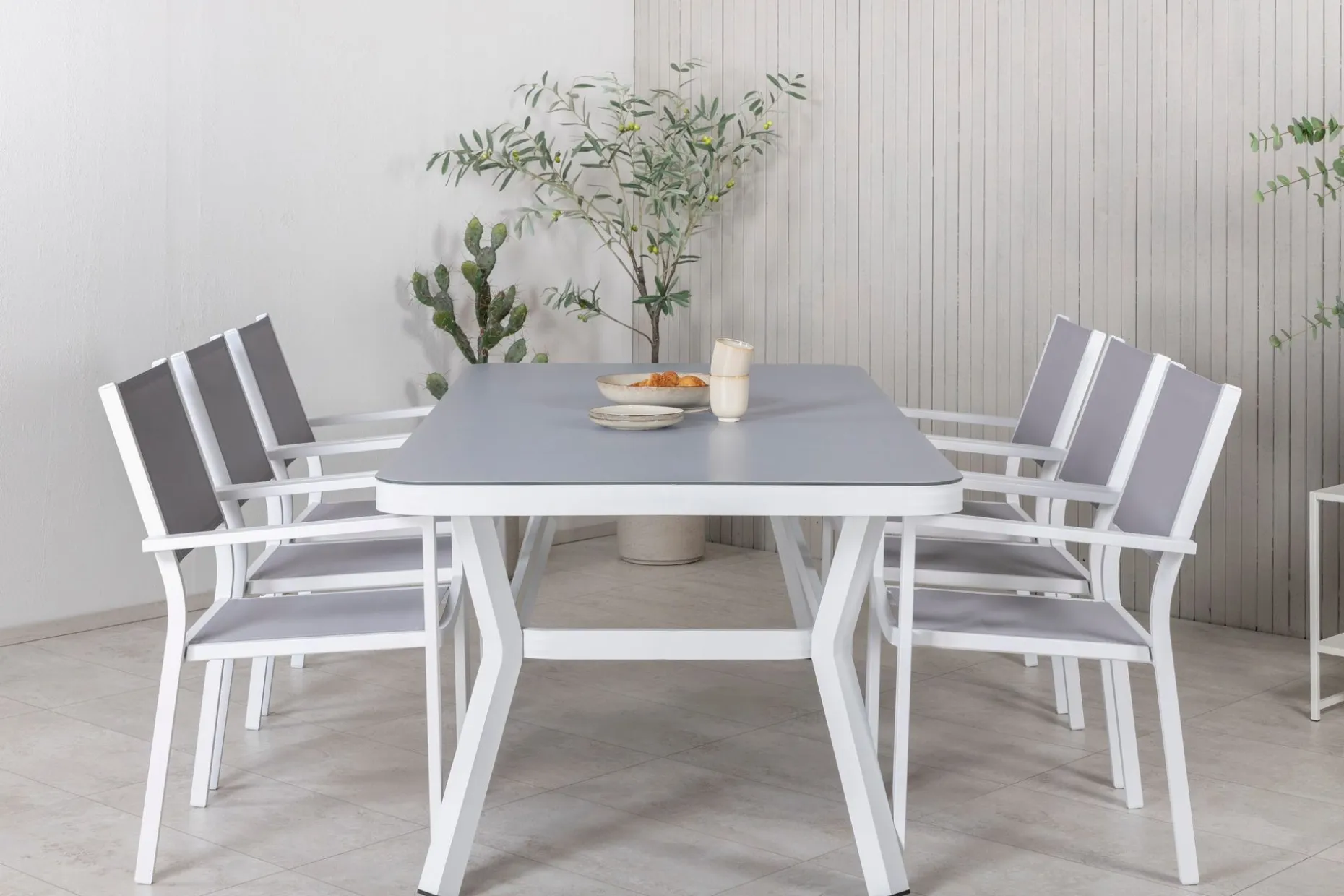 Virya Spisegruppe 200cm+6 Copacabana Stablebare Stoler Hvit/