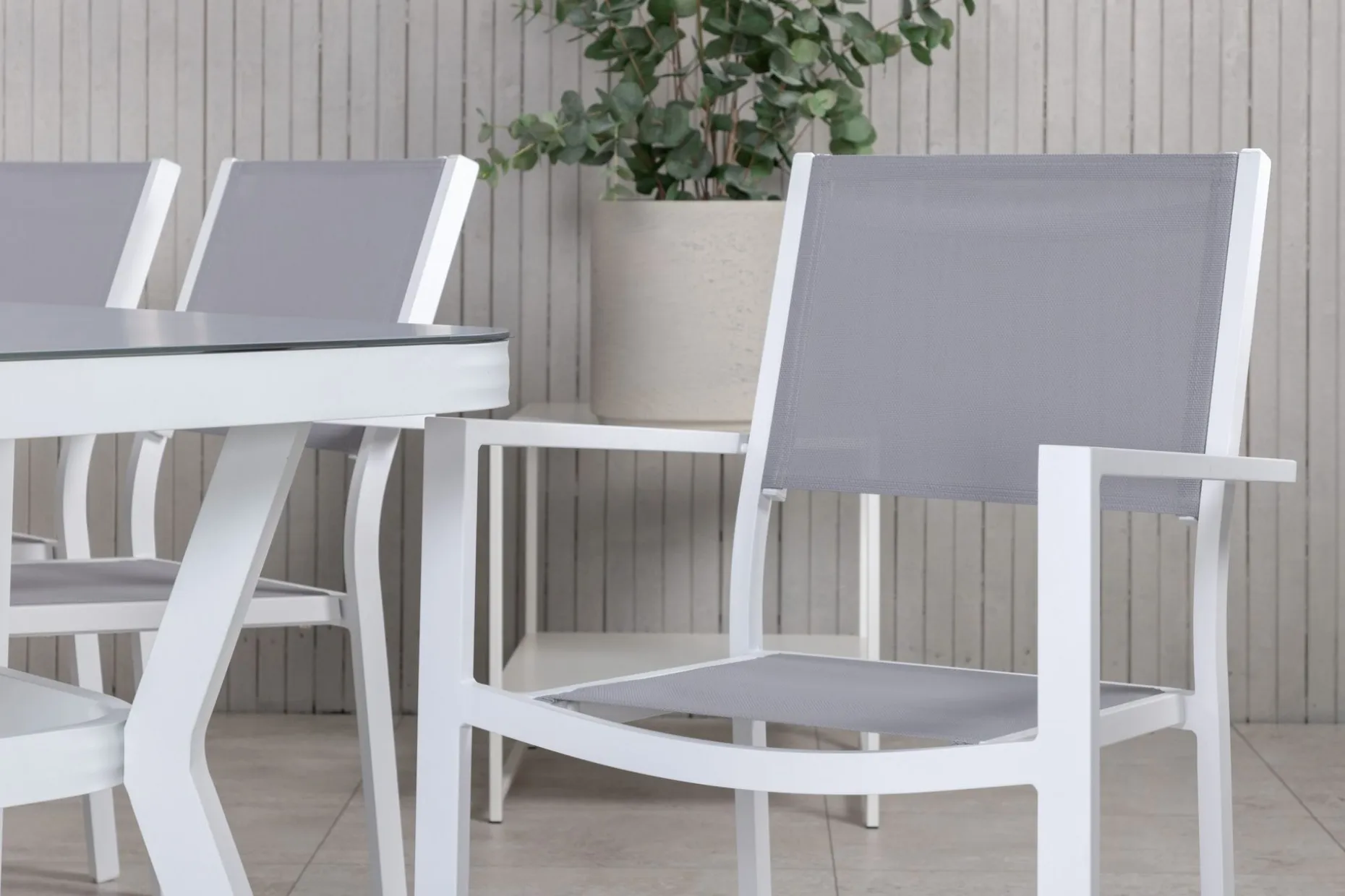 Virya Spisegruppe 200cm+6 Copacabana Stablebare Stoler Hvit/